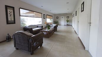 Howard Johnson by Wyndham San Pedro Resort & Marina