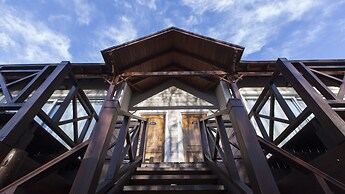 Howard Johnson by Wyndham San Pedro Resort & Marina