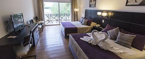 Howard Johnson by Wyndham San Pedro Resort & Marina