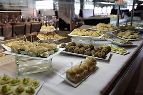 Howard Johnson by Wyndham San Pedro Resort & Marina