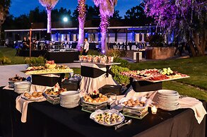 Howard Johnson by Wyndham San Pedro Resort & Marina