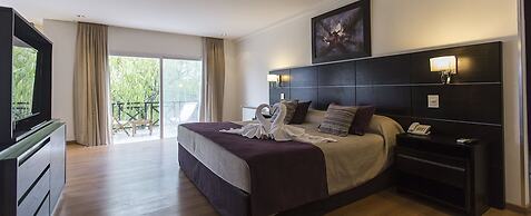 Howard Johnson by Wyndham San Pedro Resort & Marina