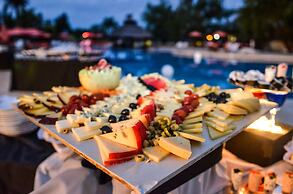 Howard Johnson by Wyndham San Pedro Resort & Marina