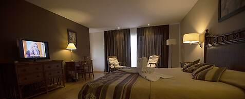 Howard Johnson by Wyndham San Pedro Resort & Marina