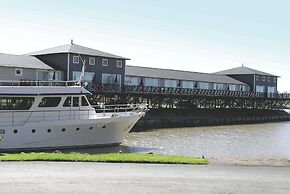 Howard Johnson by Wyndham San Pedro Resort & Marina