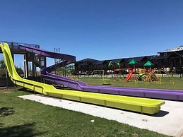 Howard Johnson by Wyndham San Pedro Resort & Marina