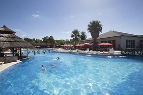 Howard Johnson by Wyndham San Pedro Resort & Marina