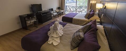 Howard Johnson by Wyndham San Pedro Resort & Marina