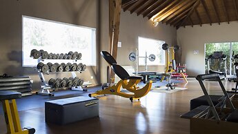 Howard Johnson by Wyndham San Pedro Resort & Marina