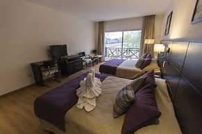 Howard Johnson by Wyndham San Pedro Resort & Marina