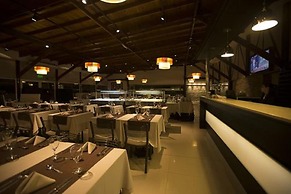 Howard Johnson by Wyndham San Pedro Resort & Marina