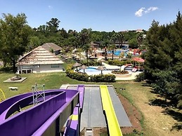 Howard Johnson by Wyndham San Pedro Resort & Marina