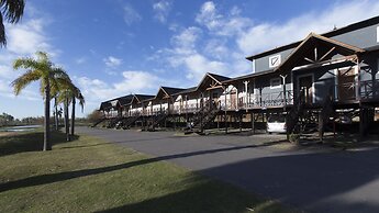 Howard Johnson by Wyndham San Pedro Resort & Marina