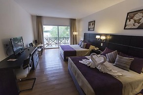 Howard Johnson by Wyndham San Pedro Resort & Marina