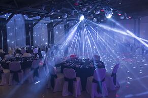 Howard Johnson by Wyndham San Pedro Resort & Marina