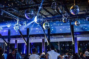 Howard Johnson by Wyndham San Pedro Resort & Marina