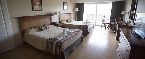 Howard Johnson by Wyndham San Pedro Resort & Marina