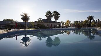 Howard Johnson by Wyndham San Pedro Resort & Marina