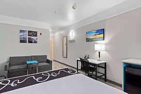 La Quinta Inn & Suites by Wyndham Raymondville