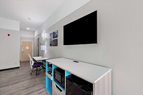 La Quinta Inn & Suites by Wyndham Raymondville