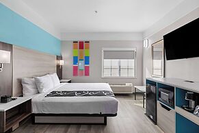 La Quinta Inn & Suites by Wyndham Raymondville