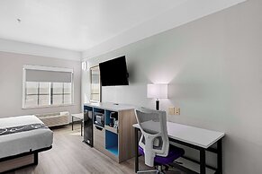 La Quinta Inn & Suites by Wyndham Raymondville