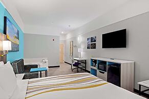 La Quinta Inn & Suites by Wyndham Raymondville