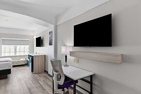 La Quinta Inn & Suites by Wyndham Raymondville