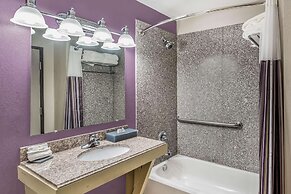 La Quinta Inn & Suites by Wyndham Canton MS