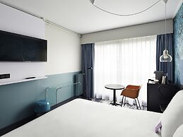 Relais de Lyon by Malone
