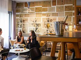 Relais de Lyon by Malone