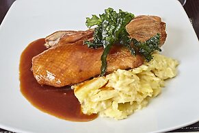 Farmers Kitchen Hotel