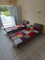 Leonidas Hotel and Studios