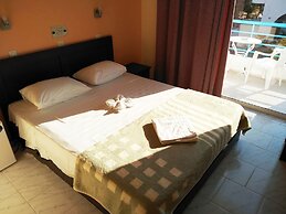 Leonidas Hotel and Studios