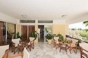 Leonidas Hotel and Studios