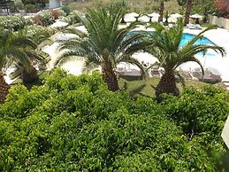 Leonidas Hotel and Studios