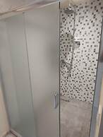 Leonidas Hotel and Studios