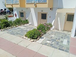 Leonidas Hotel and Studios