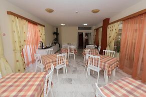 Leonidas Hotel and Studios