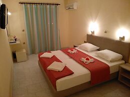 Leonidas Hotel and Studios