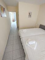 Leonidas Hotel and Studios