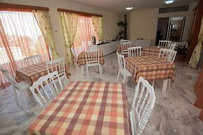 Leonidas Hotel and Studios