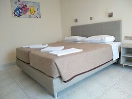 Leonidas Hotel and Studios