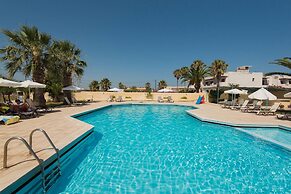 Leonidas Hotel and Studios