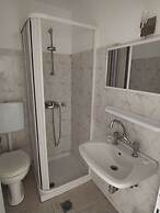 Leonidas Hotel and Studios