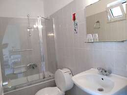 Leonidas Hotel and Studios