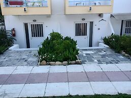 Leonidas Hotel and Studios