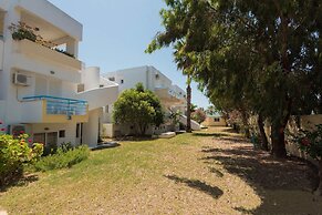 Leonidas Hotel and Studios