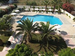 Leonidas Hotel and Studios