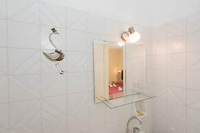 Leonidas Hotel and Studios